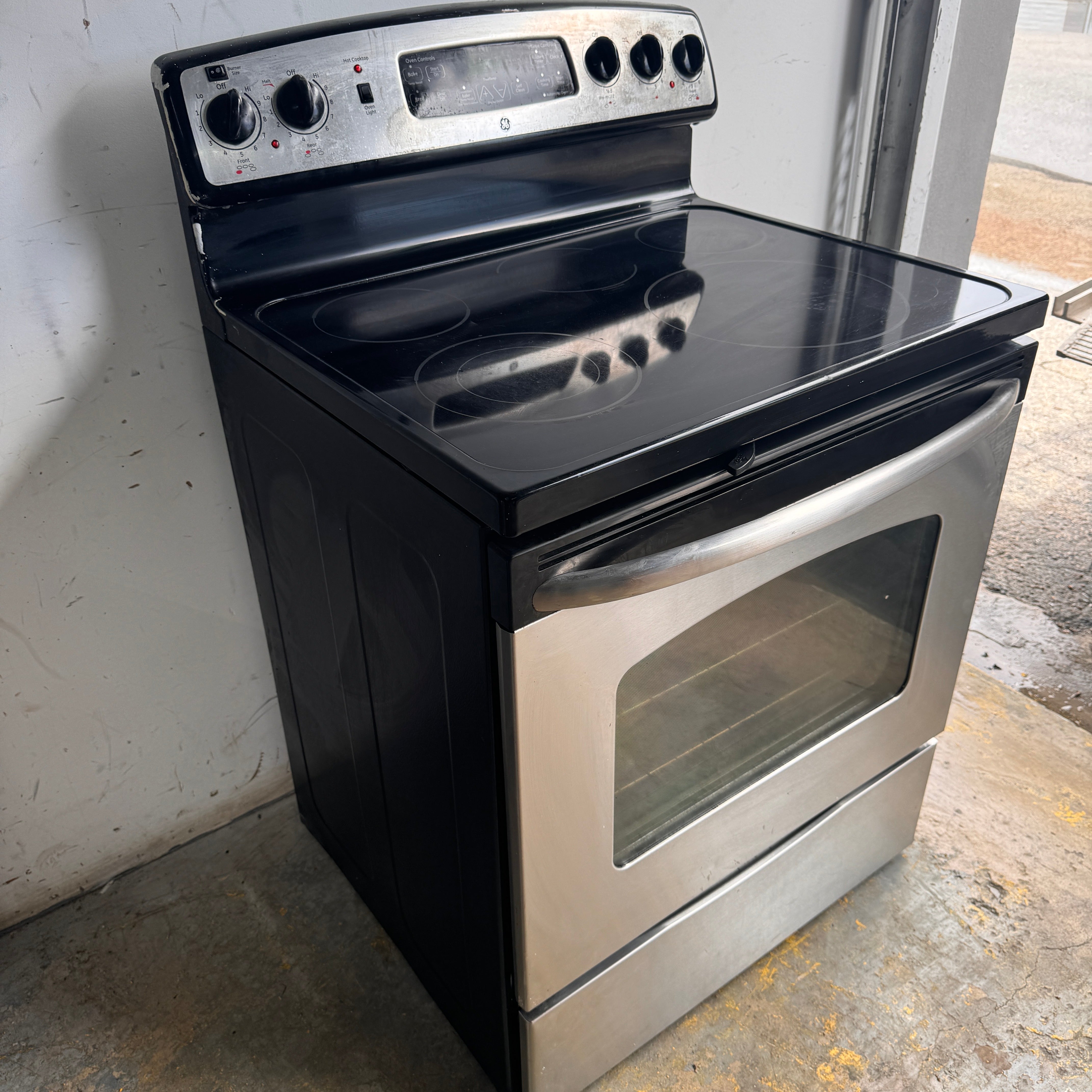 GE Stainless Steel Electric Stove GE Stainless Steel Electric Stove